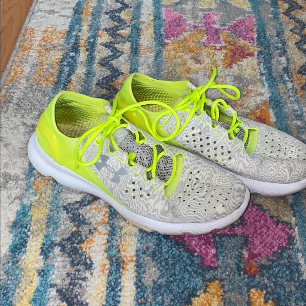 Under Armour Speedform size 8